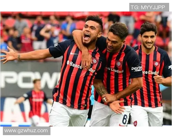 图库曼竞技迎战班菲尔德争夺联赛关键三分的激烈对决